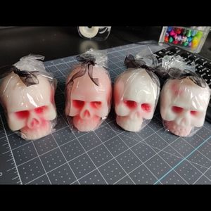 4 Bleeding Skull Candle